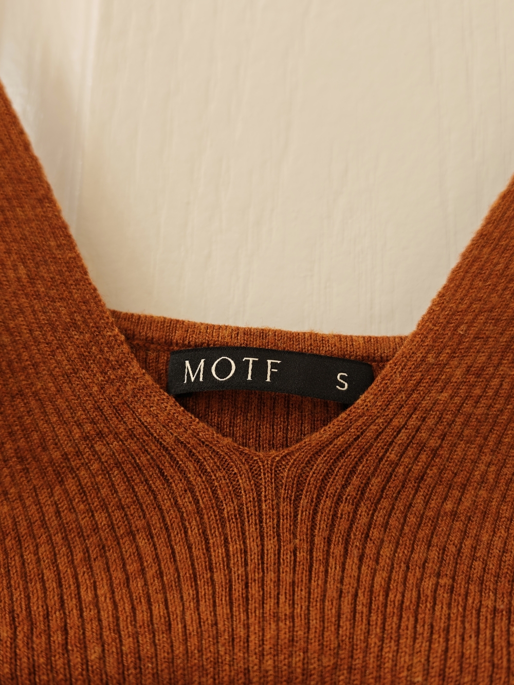 MOTF Rust-Orange Ribbed V-Neck Cami - Picture 3 of 3